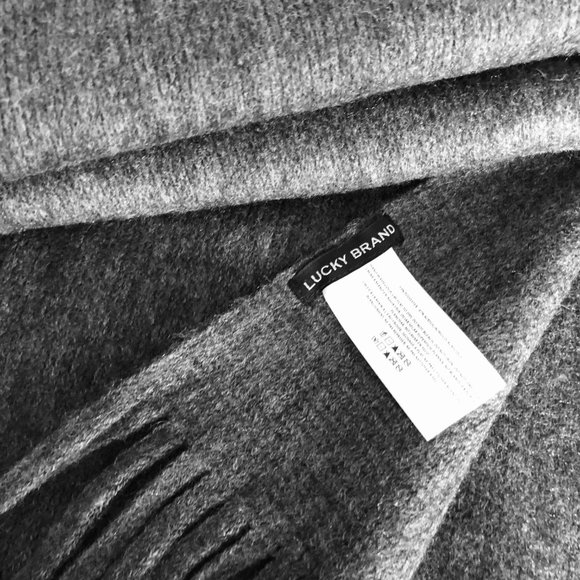 LUCKY BRAND Women's Scarf Wrap with 12" Fringe NWOT - Picture 3 of 3